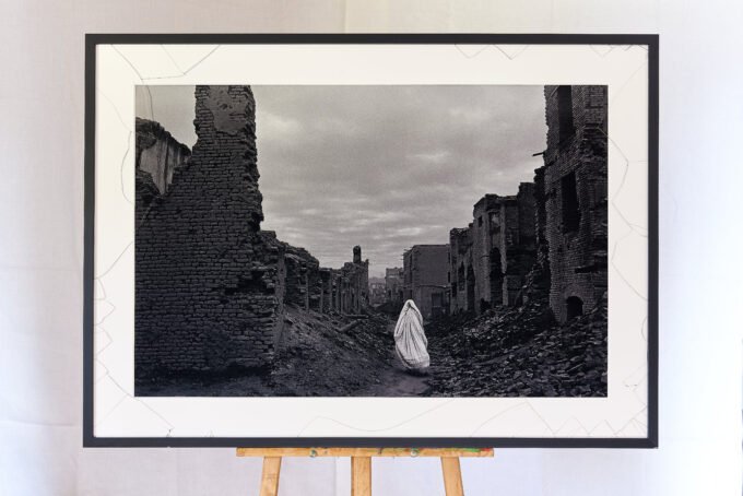 James Nachtwey - Kabul Afghanistan - Image 2